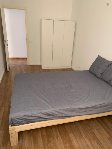 Cosy double bedroom in Santa Apolónia