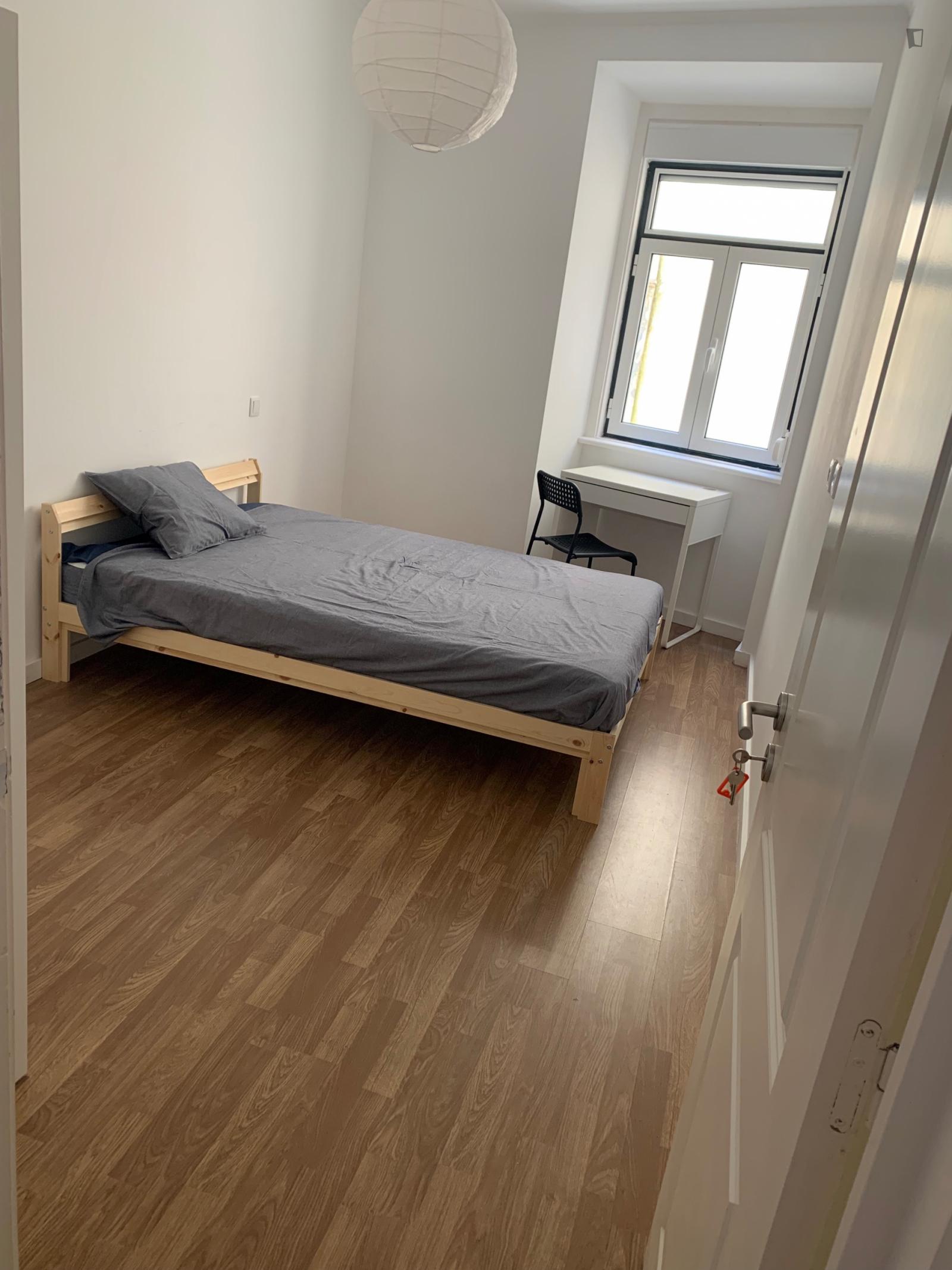 Cosy Double Bedroom In Santa Apolónia - Cosy double bedroom in Santa Apolónia - Gallery - 1