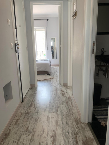 Sunny 1-bedroom apartment in Entrecampos