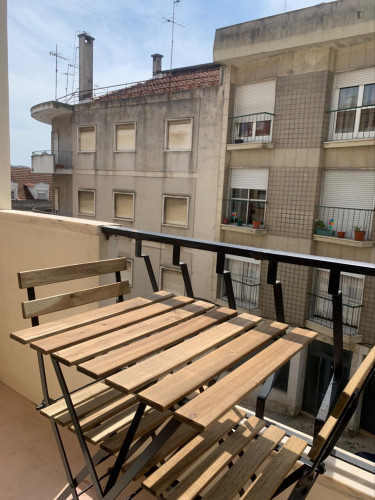 Sunny 1-bedroom apartment in Entrecampos