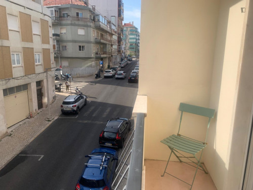 Sunny 1-bedroom apartment in Entrecampos  - Gallery -  5