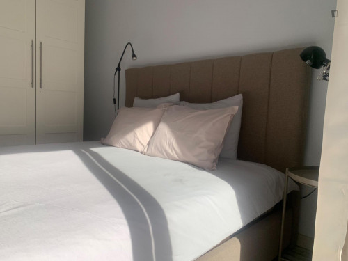 Sunny 1-bedroom apartment in Entrecampos