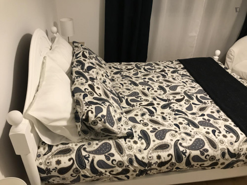 Cosy double bedroom near Pontinha metro station