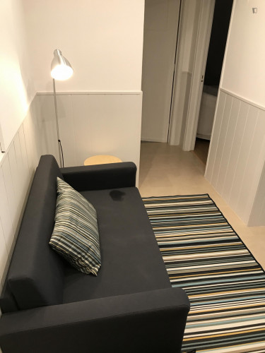 Cosy double bedroom near Pontinha metro station