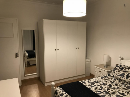 Cosy double bedroom near Pontinha metro station