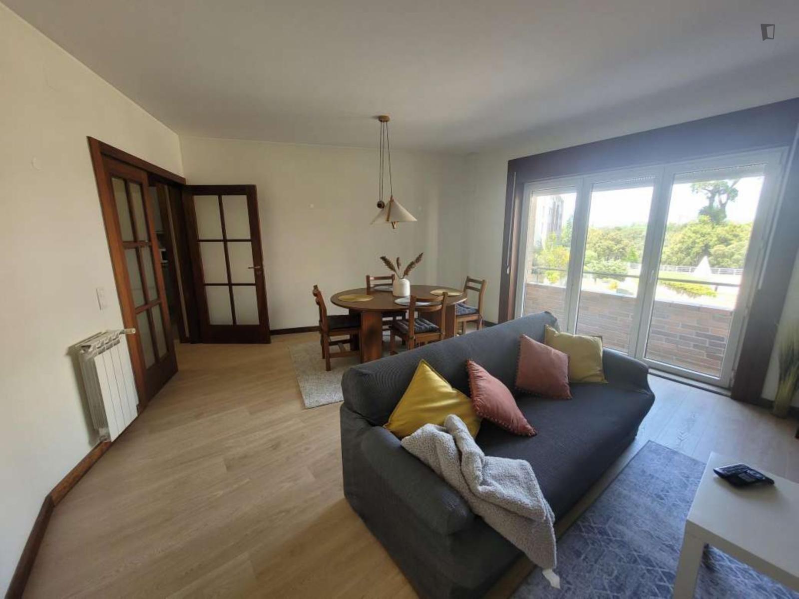  Modern 2-Bedroom Apartment Near Arrábida Shopping  -  Modern 2-bedroom apartment near Arrábida Shopping  - Gallery -  1