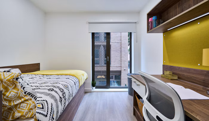 En-Suite - Large Flat - 2