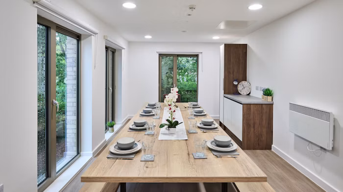 En-Suite - Large Flat - 6