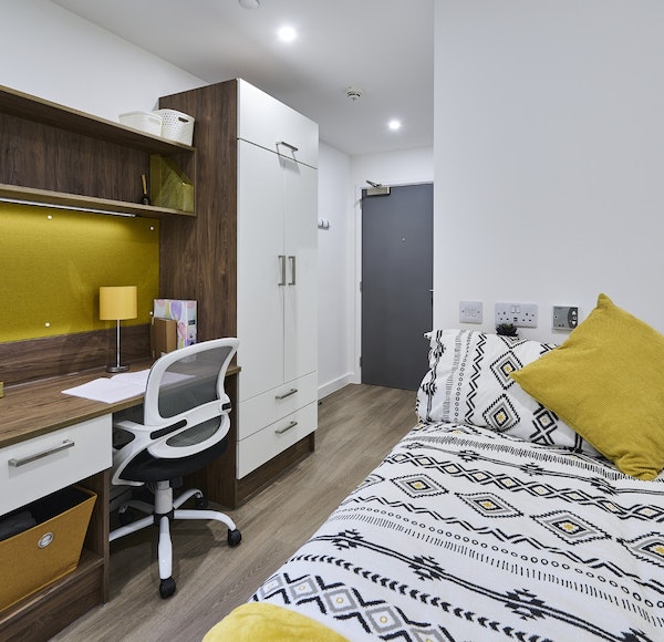  En-Suite Gold  -  The Oaks  - Gallery -  1