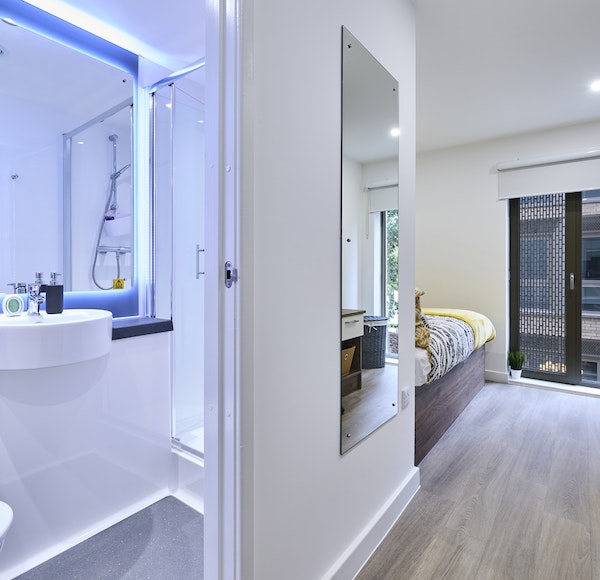  En-Suite - Large Flat  -  The Oaks  - Gallery -  3