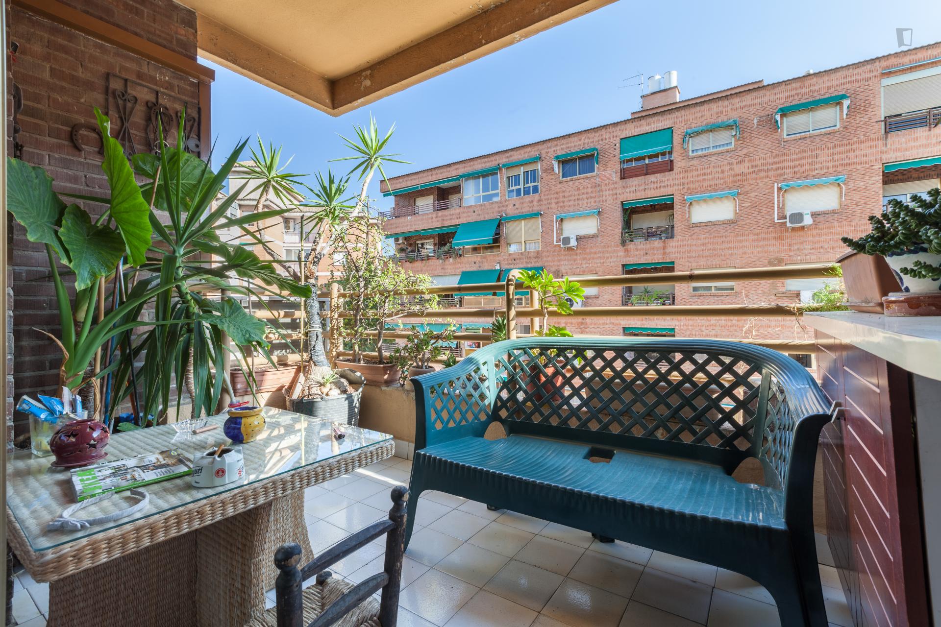 Charming single bedroom, near the University of Granada-Campus Fuentenueva with full board