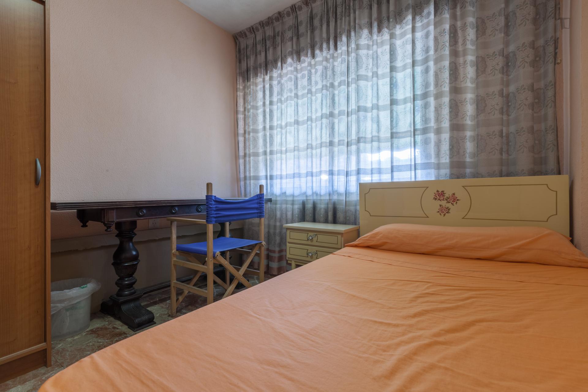 Charming single bedroom, near the University of Granada-Campus Fuentenueva with full board