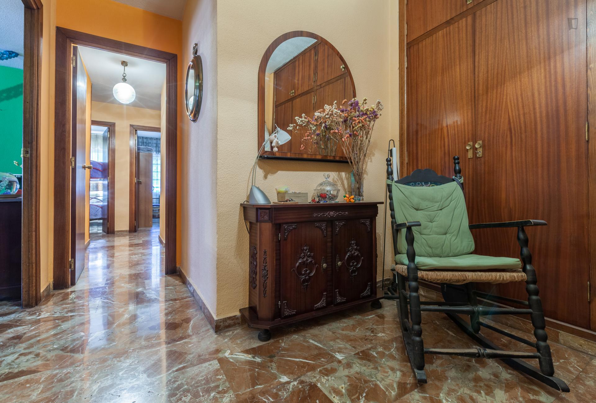 Charming single bedroom, near the University of Granada-Campus Fuentenueva with full board