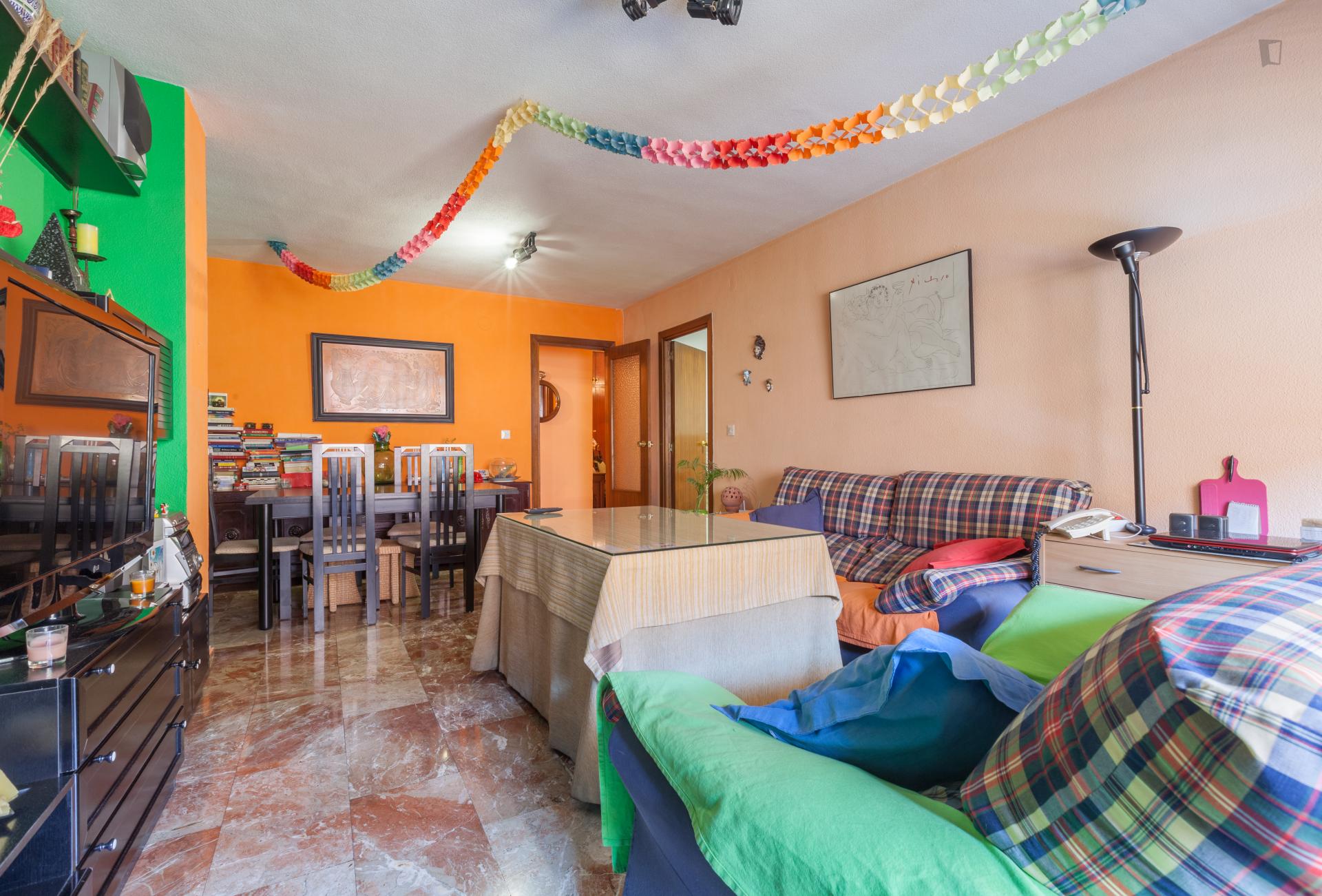 Charming single bedroom, near the University of Granada-Campus Fuentenueva with full board