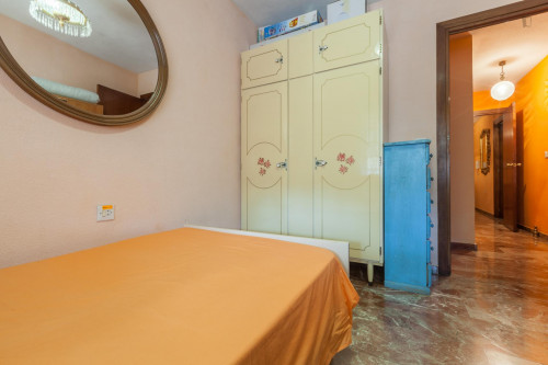 Charming single bedroom, near the University of Granada-Campus Fuentenueva with full board  - Gallery -  3