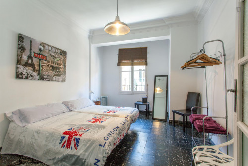 Economic 3-bedroom apartment near Alicante train station