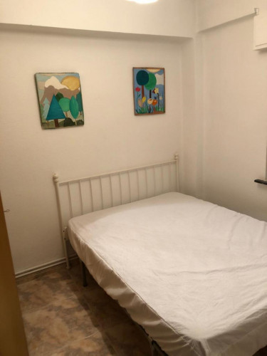 Decent double bedroom with private salón near Plaza Mayor