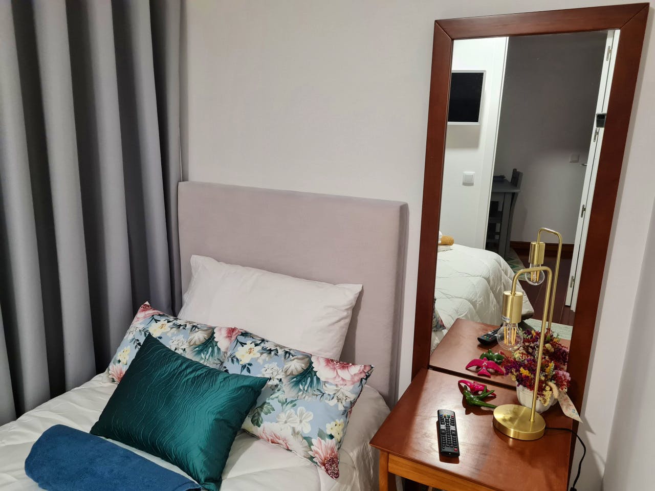 SINGULAR Tiny Bedroom - 1