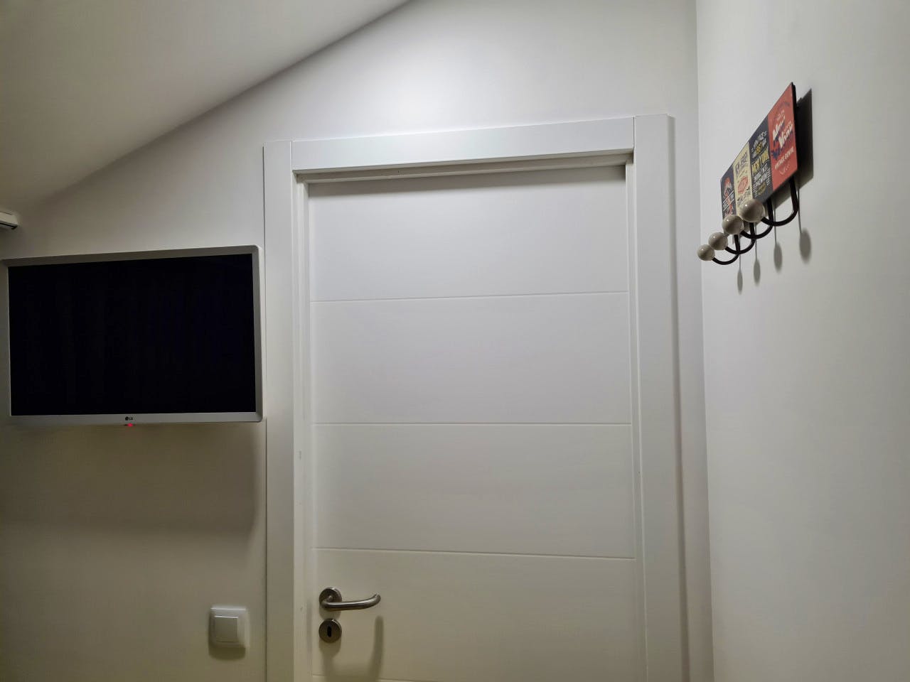 SOLE Tiny Bedroom - 14
