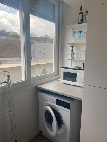 Nice double bedroom with a balcony, in a 2-bedroom flat