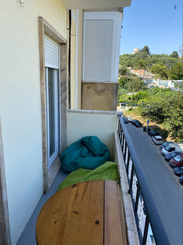 Nice double bedroom with a balcony, in a 2-bedroom flat