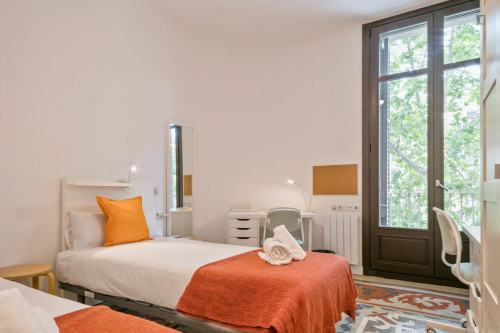 Comfy twin bedroom in Barcelona close to URL Facultat de Filosofia