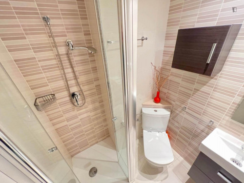Cool single bedroom in a 7-bedroom apartment in Campus Blaso Ibañez