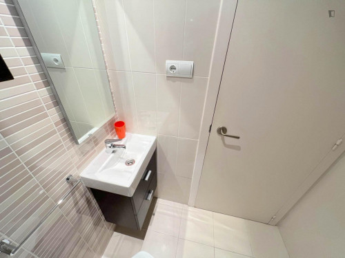 Cool single bedroom in a 7-bedroom apartment in Campus Blaso Ibañez