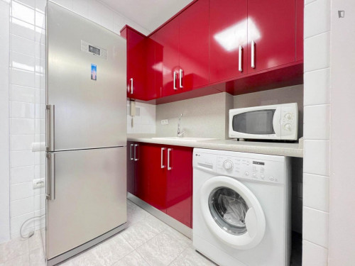 Cool single bedroom in a 7-bedroom apartment in Campus Blaso Ibañez