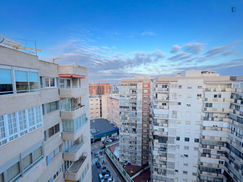 Cool single bedroom in a 7-bedroom apartment in Campus Blaso Ibañez
