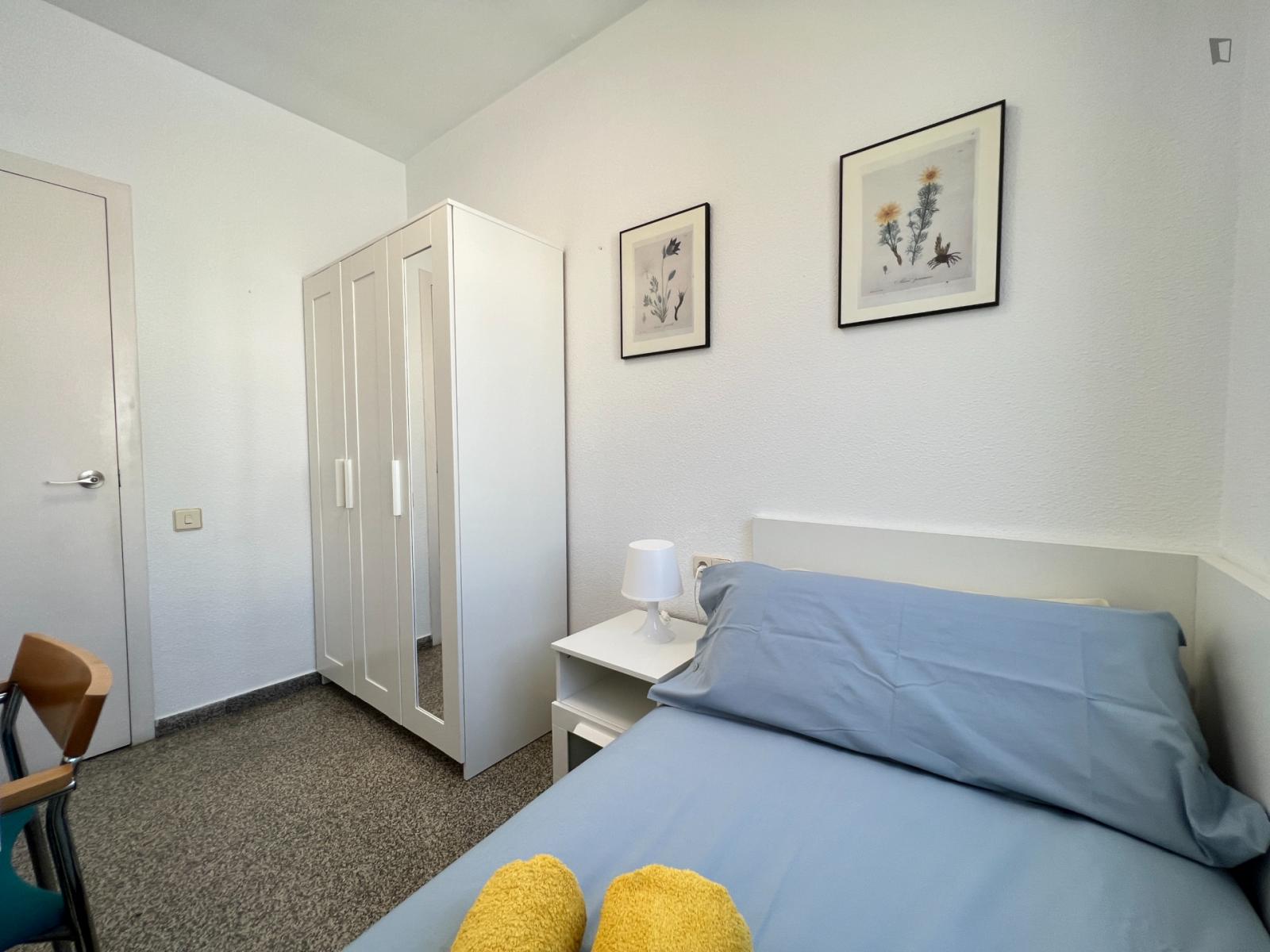  Cool Single Bedroom In A 7-Bedroom Apartment In Campus Blaso Ibañez  -  Cool single bedroom in a 7-bedroom apartment in Campus Blaso Ibañez  - Gallery -  1