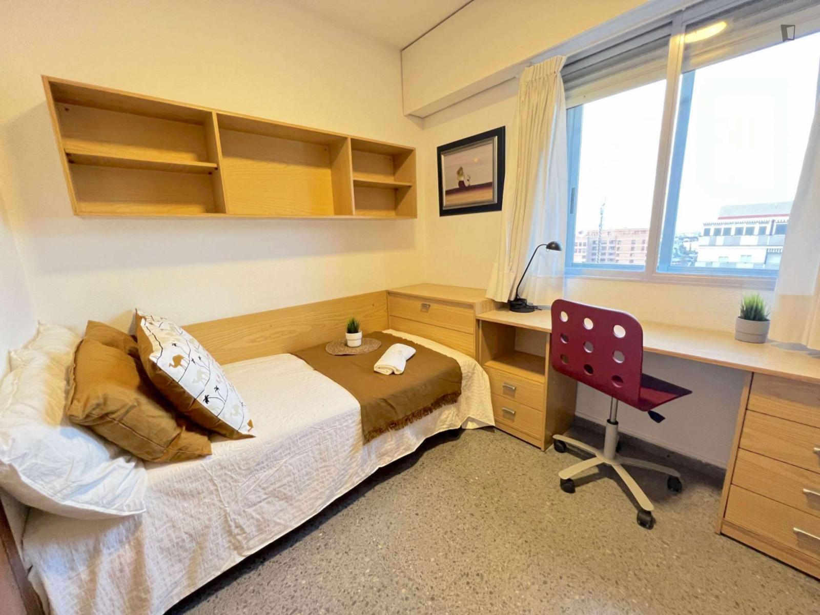 Nice Single Bedroom Close To Facultats Metro Station - Nice single bedroom close to Facultats metro station - Gallery - 1