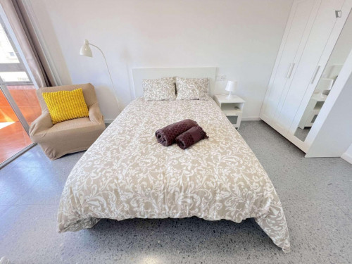 Big double bedroom in Campus Blasco Ibañez  - Gallery -  5