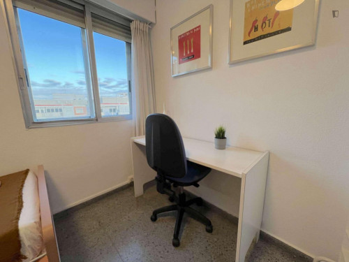 Snug single bedroom in Campus Blasco Ibañez