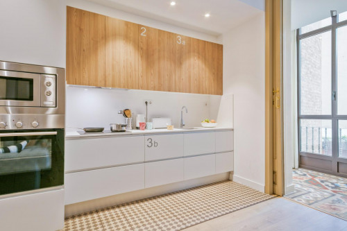 Spacious double bedroom in Barcelona city center close to Casa Milà