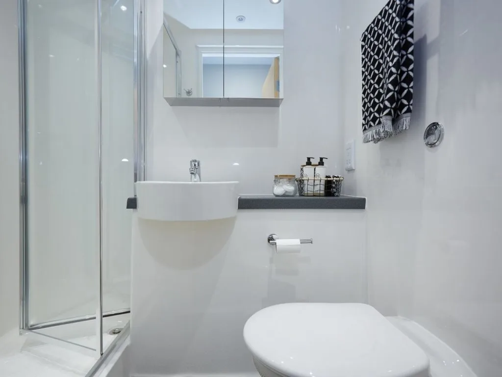  Bronze En Suite  -  Gulson Gardens  - Gallery -  2