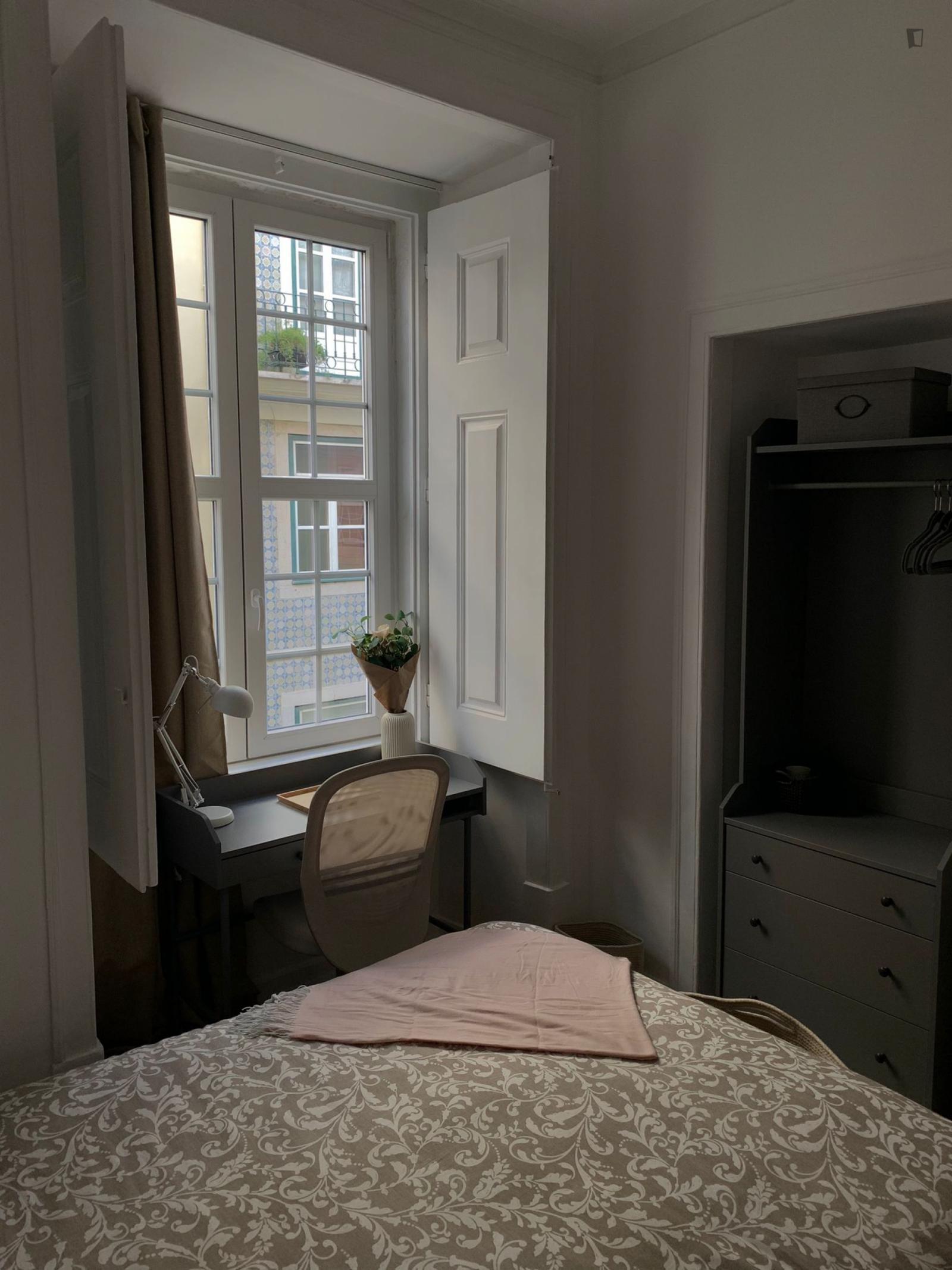  Double Bedroom In Very Central Area In Lisbon  -  Double Bedroom in very central area in Lisbon  - Gallery -  1