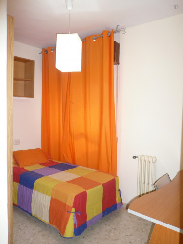 Comfortable single bedroom not far from CEGRÍ