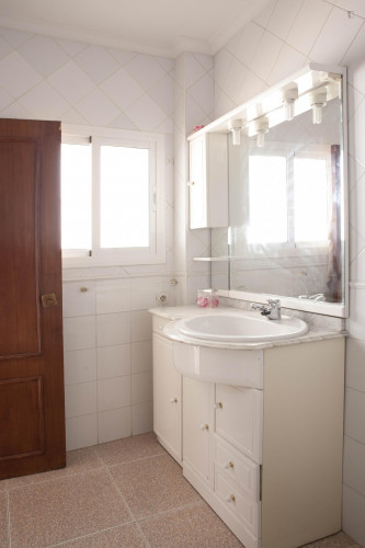 Wide and homely 3-bedroom apartment close to Universidad Pablo de Olavide - Gallery - 19