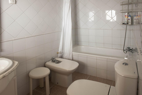 Wide and homely 3-bedroom apartment close to Universidad Pablo de Olavide - Gallery - 17