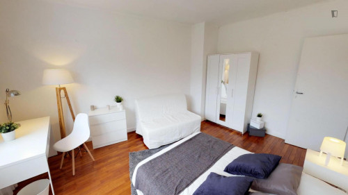 Lovely double bedroom close to the Iae Lille University School Of Management