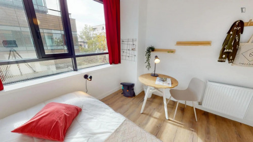 Cool double bedroom not far from Asnières-sur-Seine train station