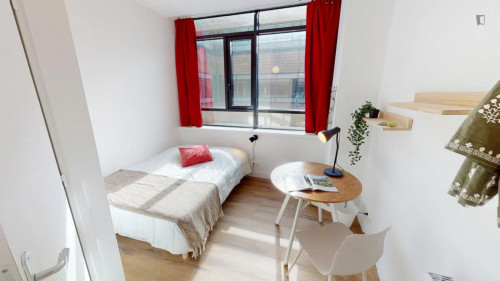 Cool double bedroom not far from Asnières-sur-Seine train station