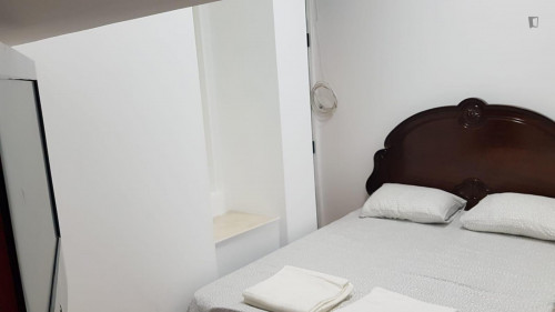 Homely single bedroom close to IST