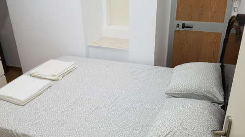 Homely single bedroom close to IST