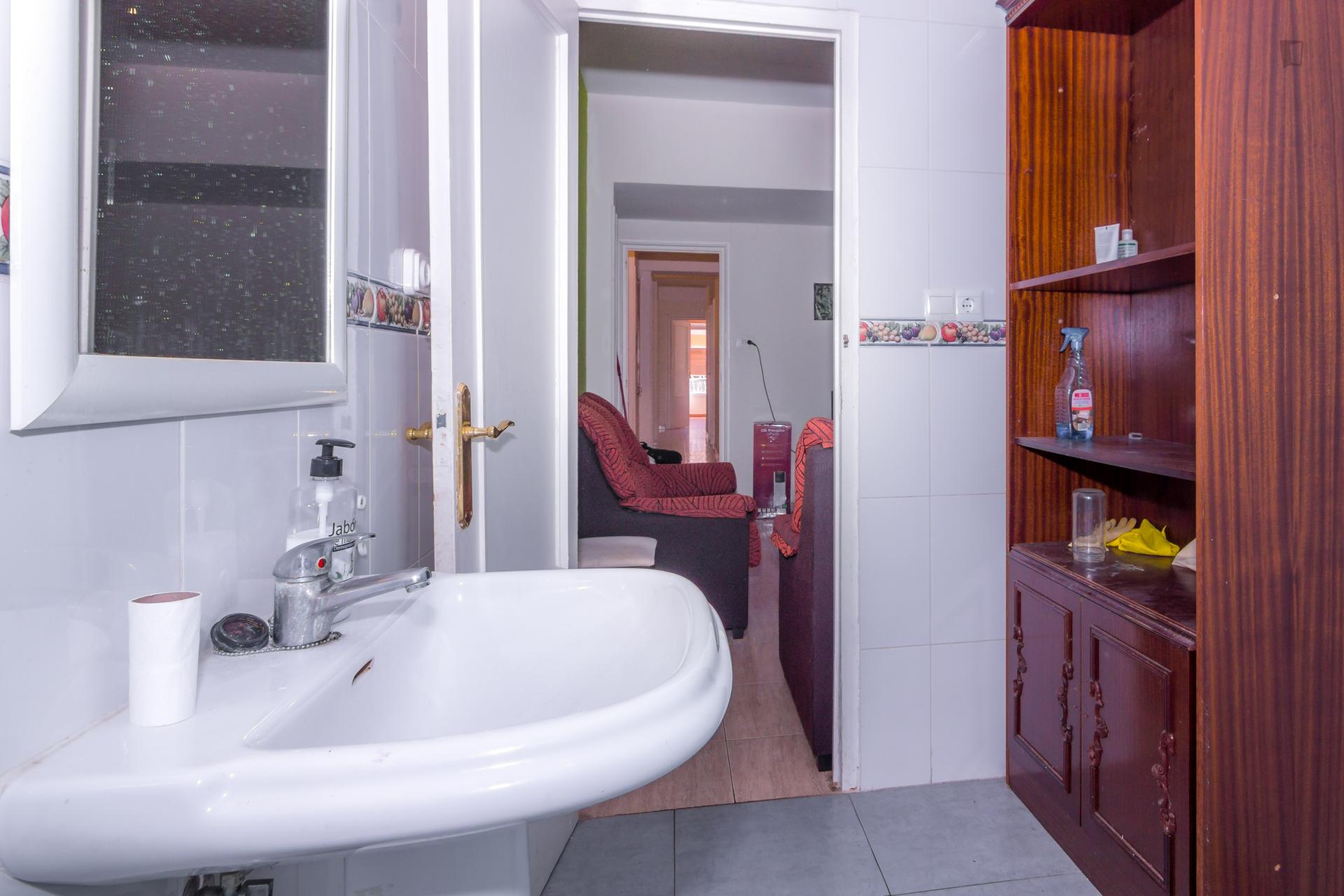 Bright double bedroom near Parc del Tossal