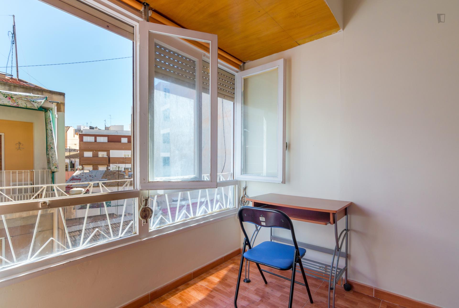 Bright double bedroom near Parc del Tossal