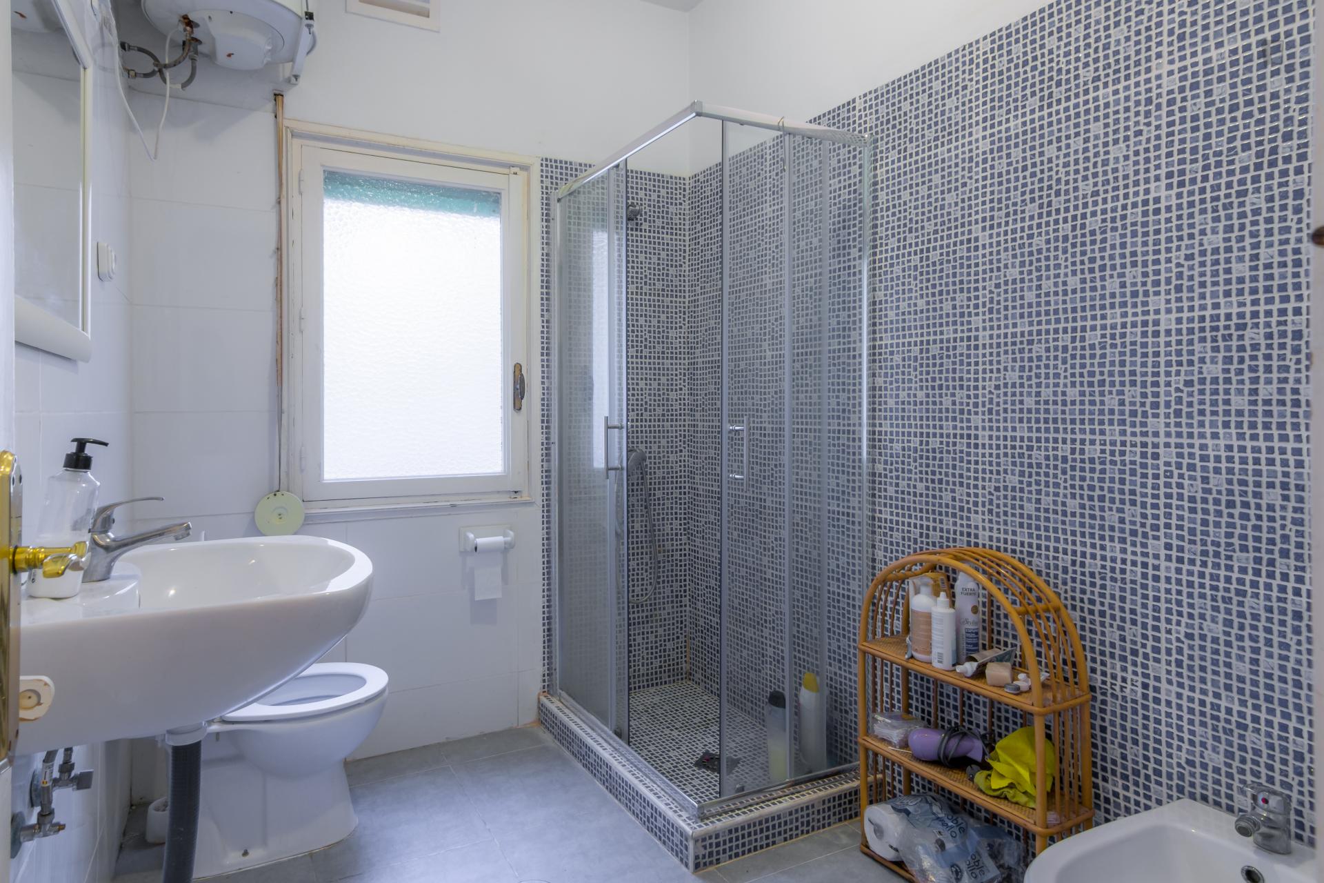 Bright double bedroom near Parc del Tossal