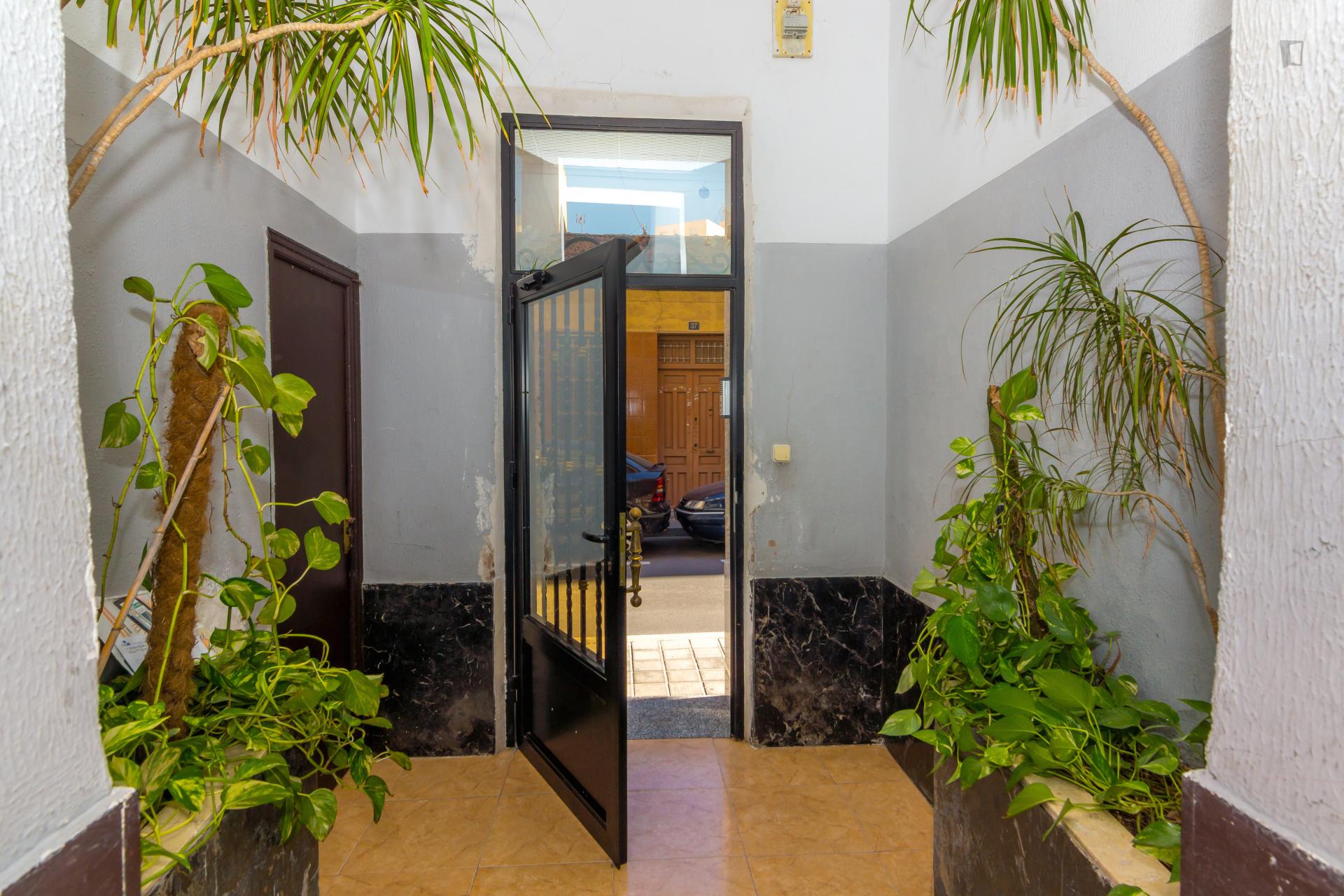 Bright double bedroom near Parc del Tossal