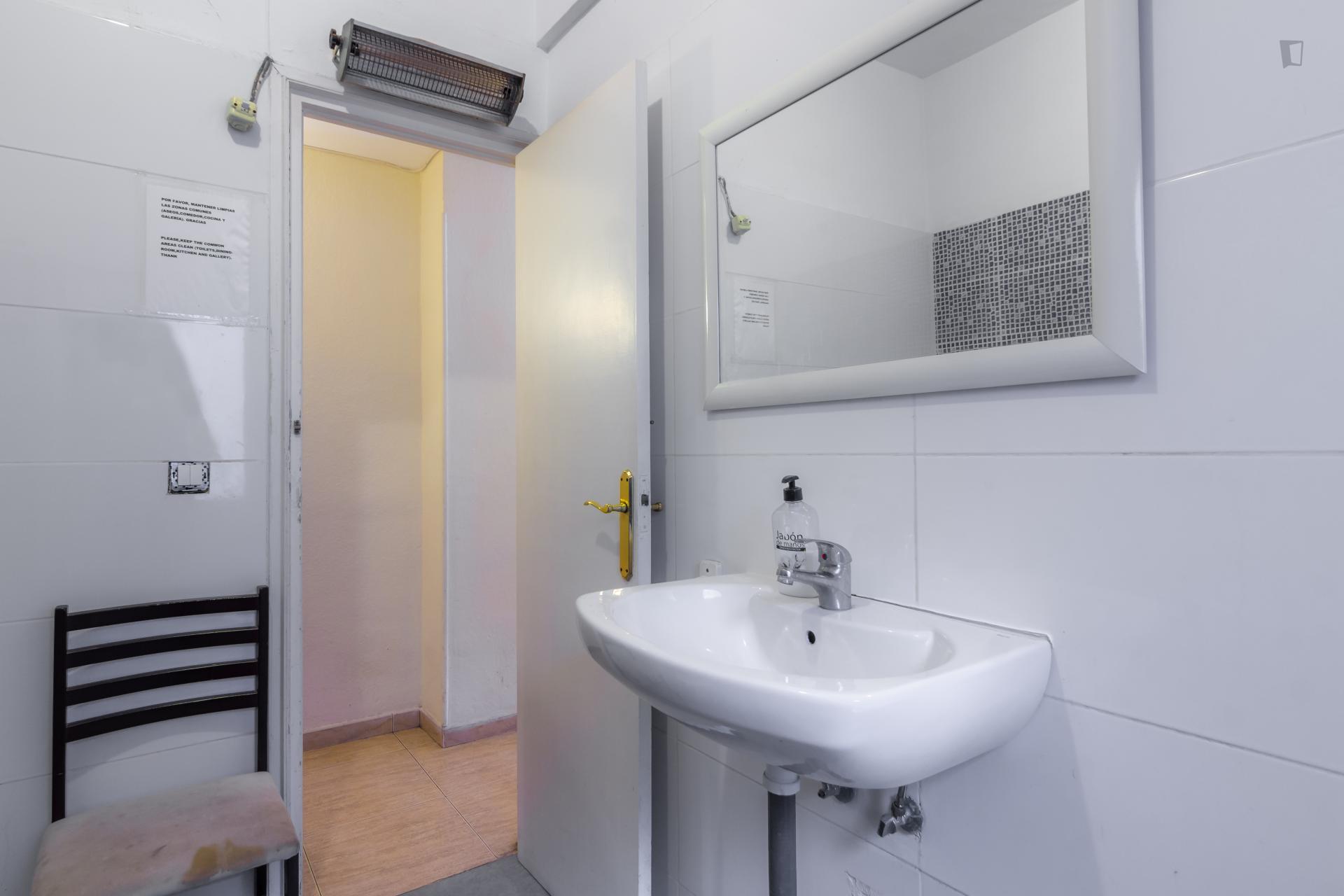 Bright double bedroom near Parc del Tossal